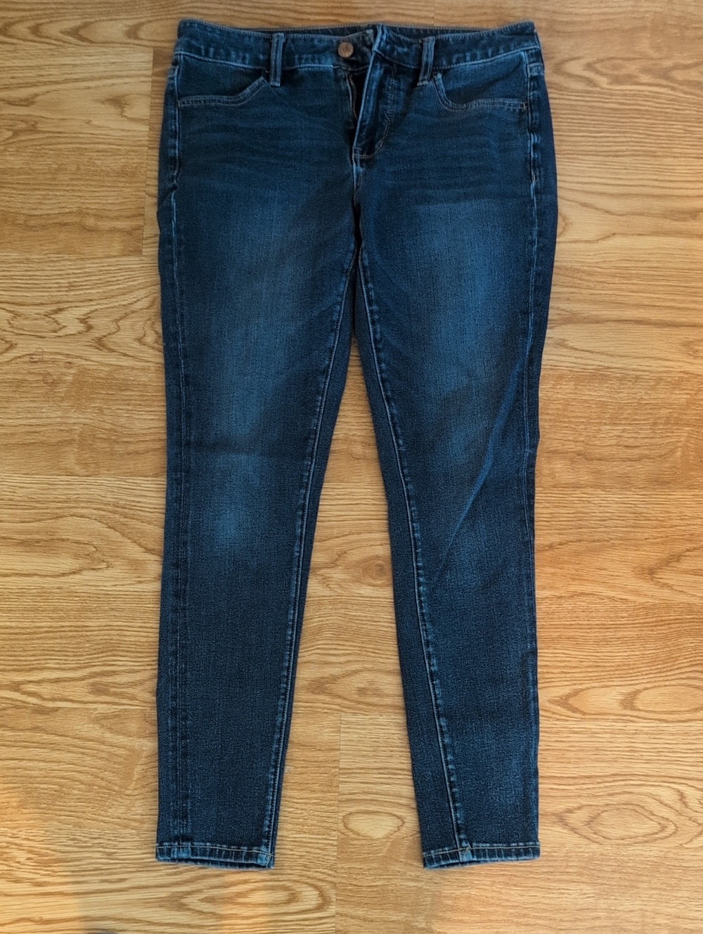 EUC American Eagle Outfitters Dark Indigo Skinny Jeans - Size 6